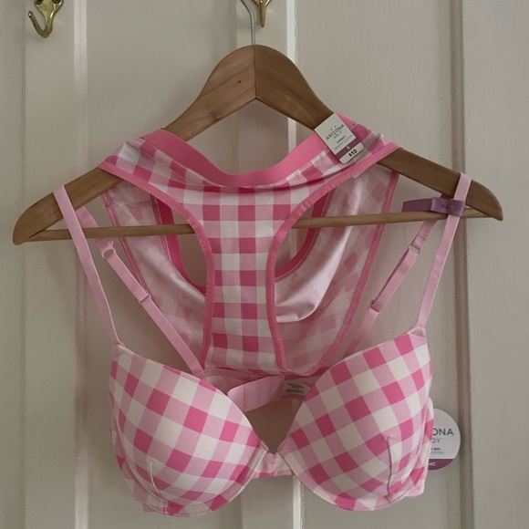 NWT bra and pantie set - Picture 1 of 10